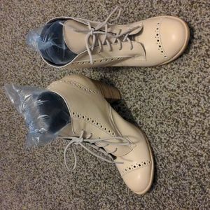 Nicora Willow Ankle Boots in Bone 6